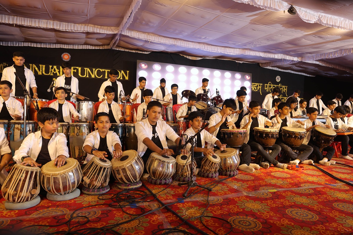 Students designing colorful Thalis